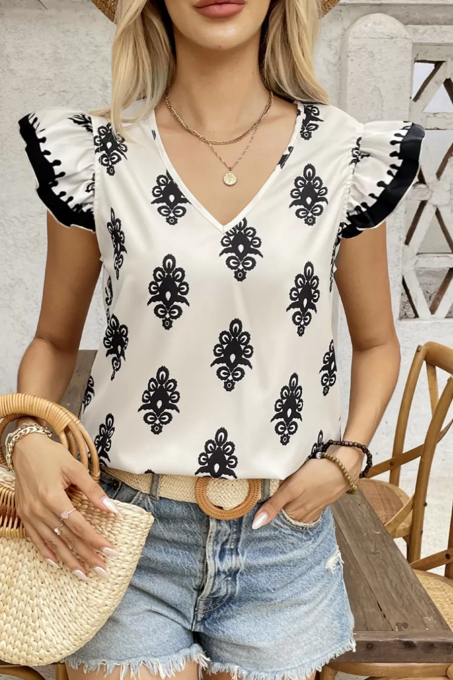 Cupshe T-Shirt & Débardeur | Chemise & Blouse*Haut Et Noir Avec Manches à Volants Et Col En V Beige