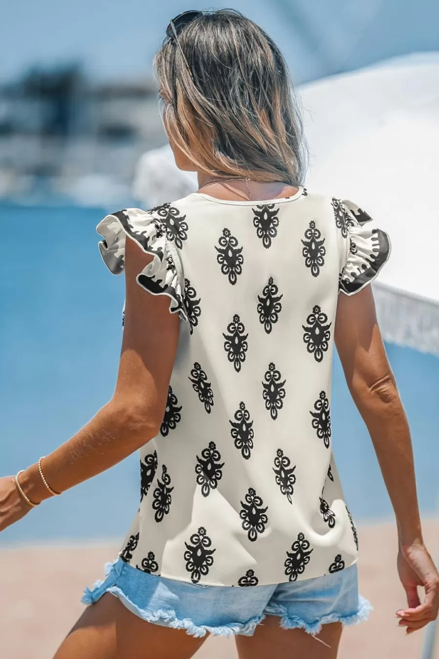 Cupshe T-Shirt & Débardeur | Chemise & Blouse*Haut Et Noir Avec Manches à Volants Et Col En V Beige