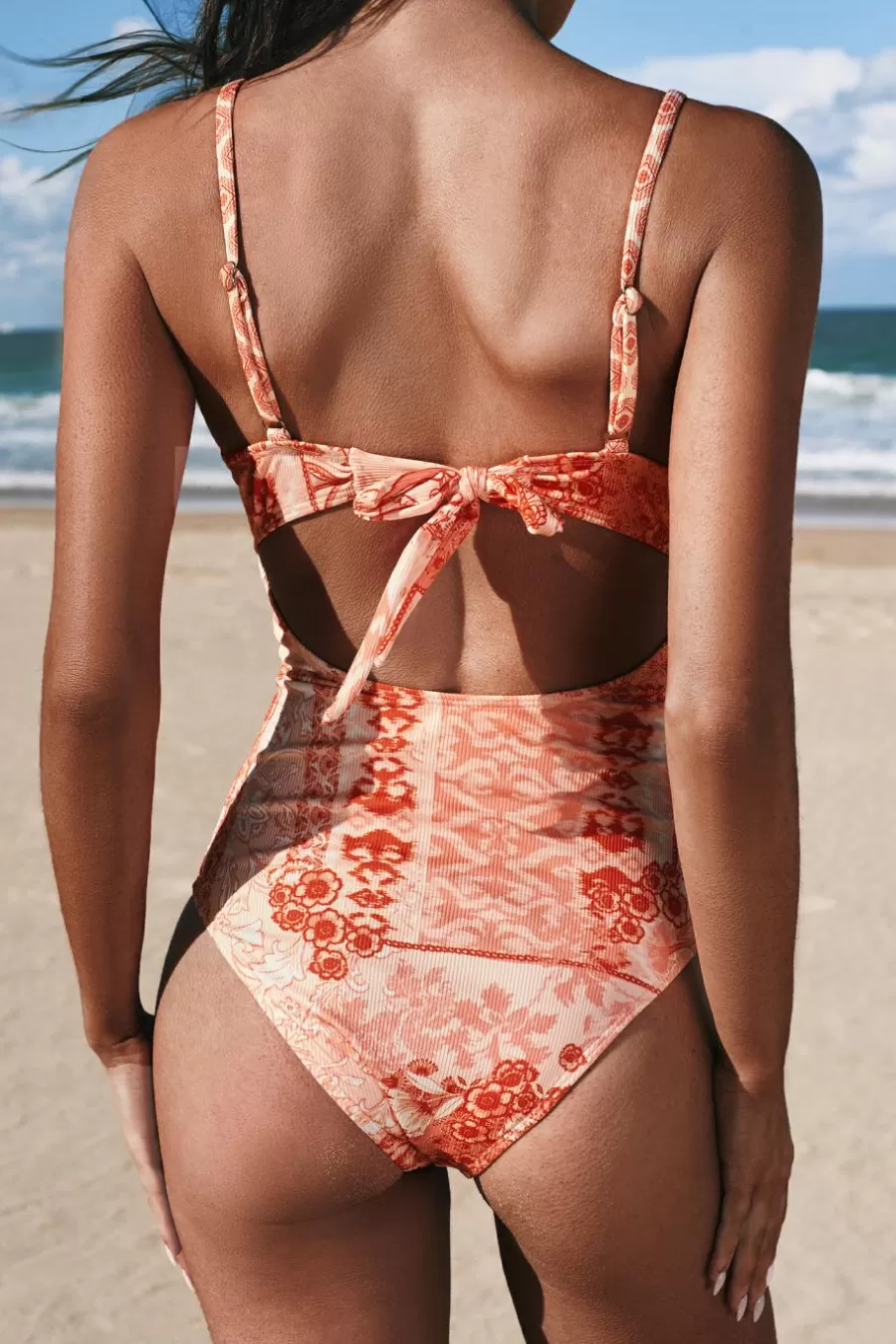 Cupshe Maillot 1 Pièce*Maillot De Bain Une Pièce à Imprimé Floral Avec Col Plongeant Rouge