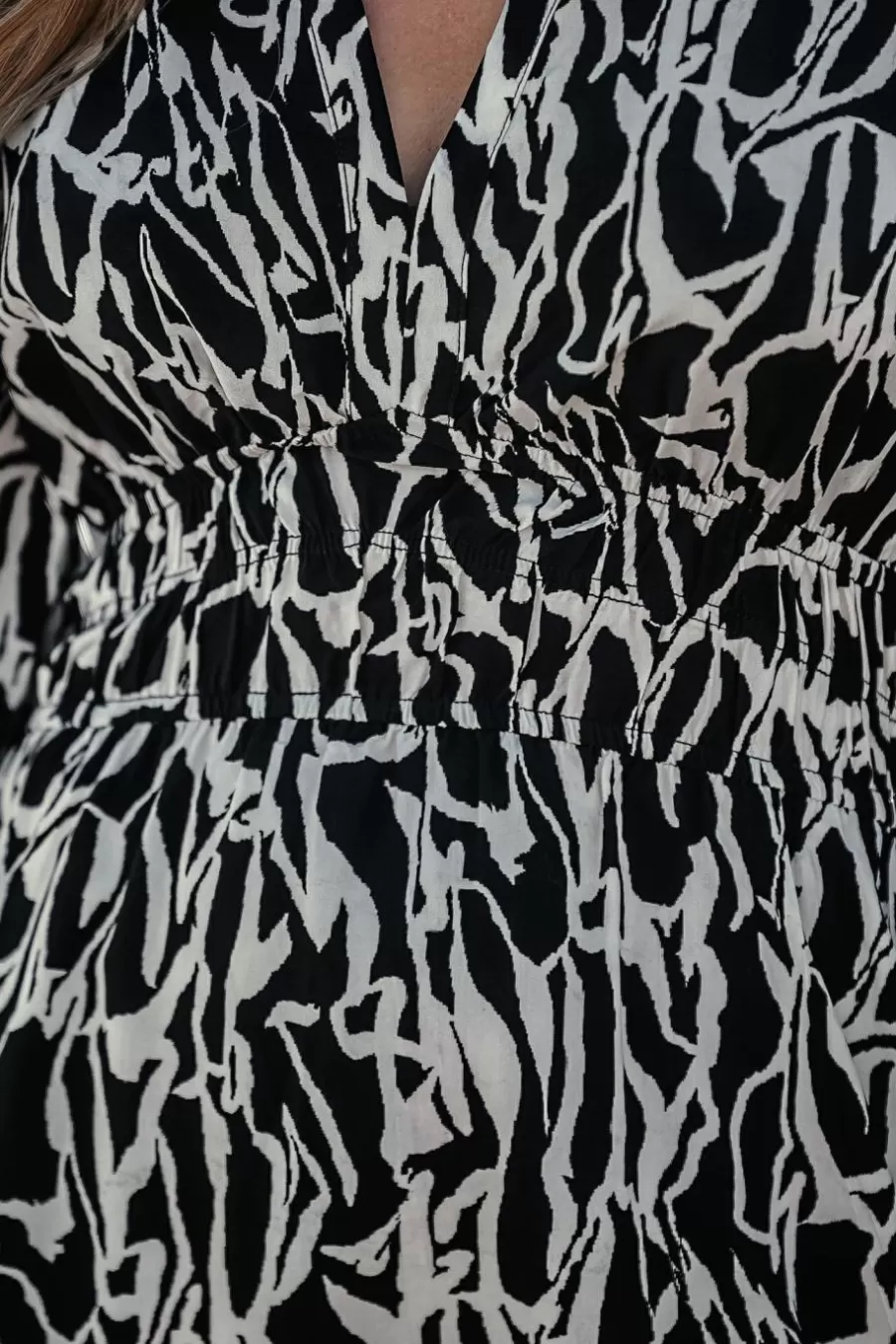 Cupshe Robe De Plage | Robe Courte*Robe Courte à Col En V Et Taille à Smocks Avec Manches Longues Noir