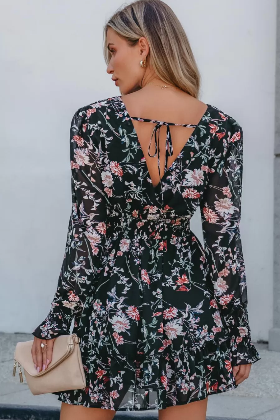 Cupshe Robe De Plage | Robe Courte*Robe Courte à Col Surplis Et Manches Blouson Avec Fleurs e Noir