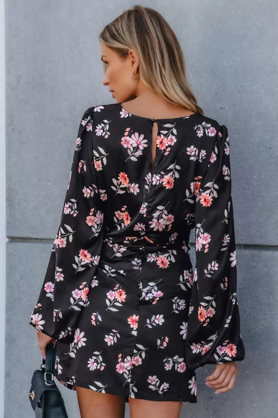 Cupshe Robe De Plage | Robe Courte*Robe Courte à Jupe Portefeuille Et Manches Blouson Avec Fleurs Noir